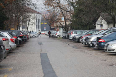 Iz Narodnog fronta upozorili: Gradska administracija mora riješiti problem parkinga, umjesto kozmetičkih projekata