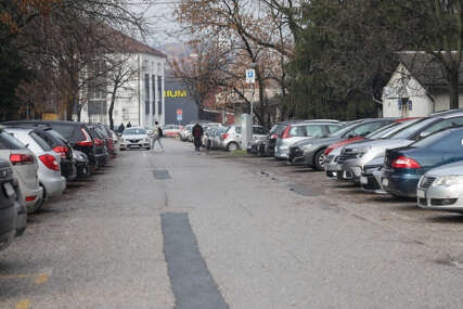 Iz Narodnog fronta upozorili: Gradska administracija mora riješiti problem parkinga, umjesto kozmetičkih projekata