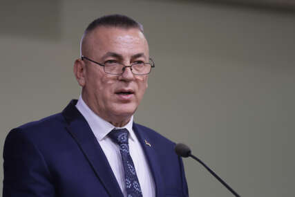 (FOTO) Niko ne zna gdje ni kad: Rankić SLUPAO SLUŽBENO VOZILO parlamenta Srpske, zapisnika nema