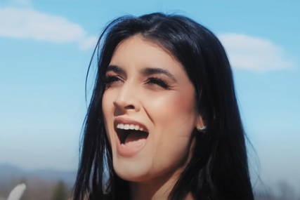 (VIDEO) I mladenci je koriste za prvi ples: Rada se vratila na velika vrata u muzički svijet, njena NOVA PJESMA zaludila Tiktok