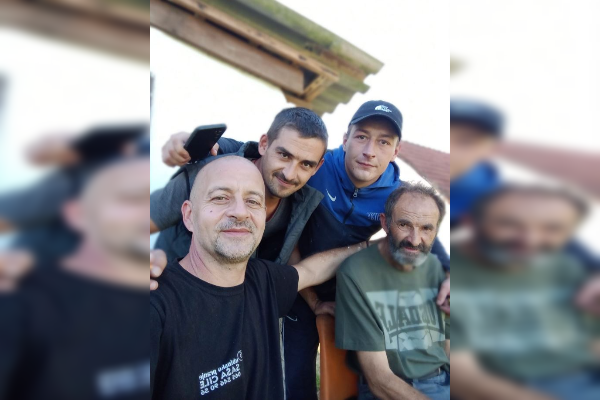 (FOTO) HUMANOST VRAĆA OSMIJEH NA LICE Dragan je živio u starom, prljavom sobičku, a onda su Saša i njegovi prijatelji uradili divnu stvar