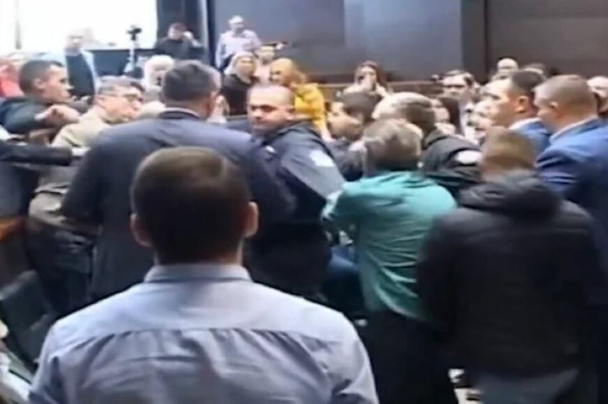 Tuča u skupštini Kraljeva