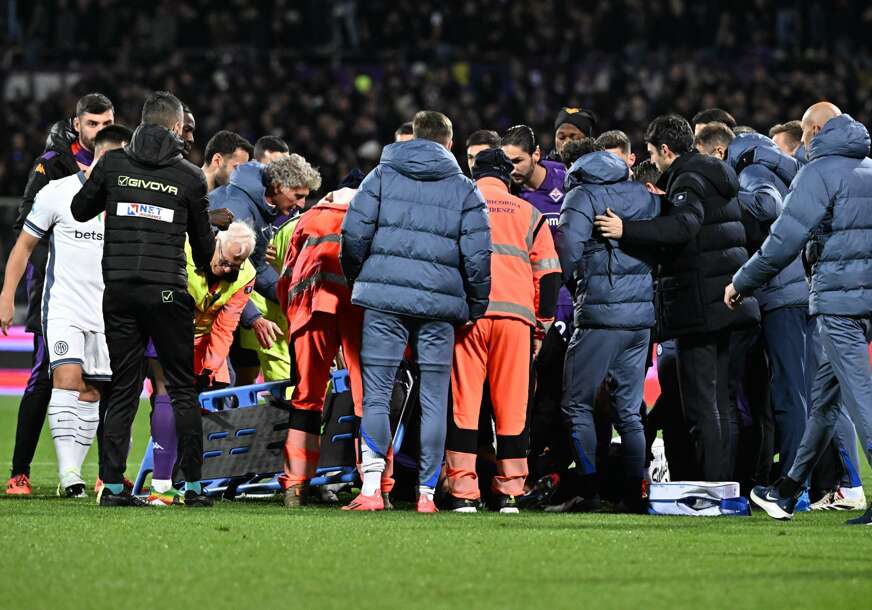 (VIDEO) Strašne scene u Firenci - prekinut derbi: Igrač Fiorentine kolabirao na terenu!