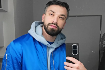(FOTO) BiH po prvi put ima kandidata za NAJLJEPŠEG MUŠKARCA NA SVIJETU: Isklesano tijelo i LIJEPO LICE krase Anela koji je zaposlen na univerzitetu u Ženevi