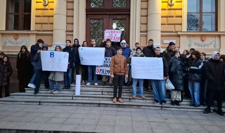 Protest đaka gimnazije u Novom Sadu