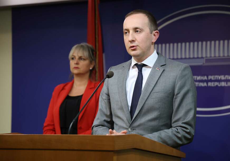 "Da svi žive dostojanstveno, a ne samo privilegovane porodice" Bodiroga ističe da Savjet ministara ne može biti SERVIS ZA RODBINU I KUMOVE