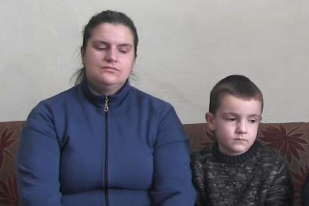 (VIDEO) "UGRIJALI SMO SE KONAČNO" Majka i sin (6) se grijali pomoć plinske boce za kafu, sada im se život promijenio preko noći