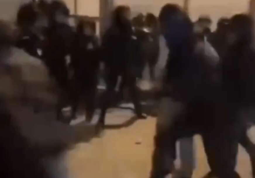(VIDEO) Pesnice letjele na sve strane: Masovna tuča huligana na stadionu, povrijeđeno čak 79 osoba