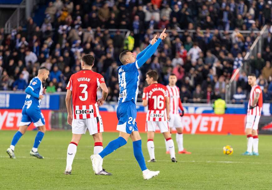 Bilbao prosuo bodove u Alavesu: Podjela plijena Deportiva i Atletika