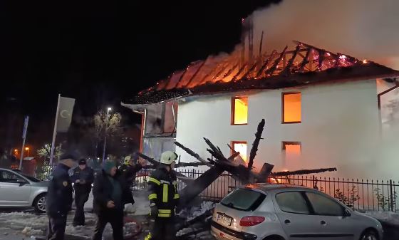 požar na džamiji