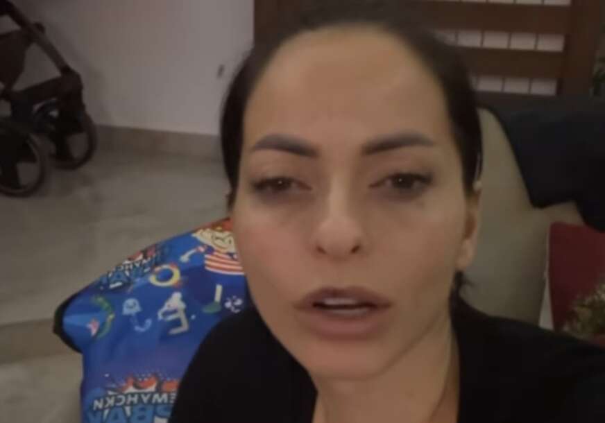 (FOTO) "PEČE JAKO, IMAM PODLIV" Žena Darka Lazića istopila hijaluron u usnama, pa pokazala prirodan izgled