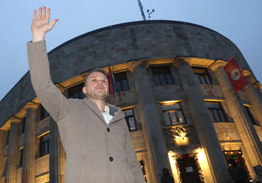 draško stanivuković gradonačelnik bl ispred palate rs 