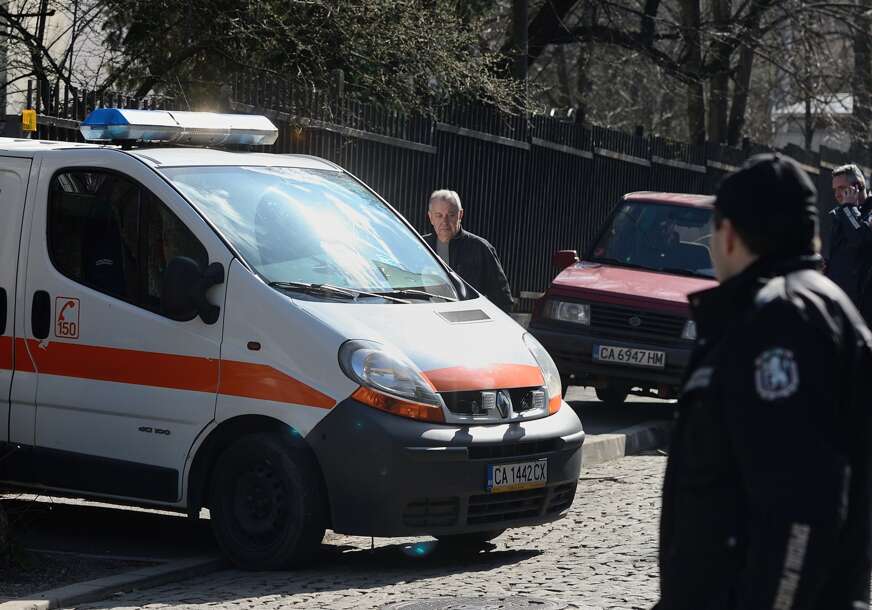 (FOTO) Prizor koji se NE VIĐA svaki dan: Zbog vozila HITNE POMOĆI iz Bugarske svi plaču od smijeha, nećete vjerovati šta prevozi