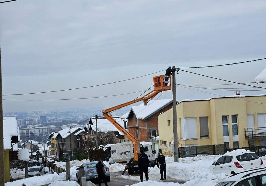 Panika u BANJALUČKIM naseljima: Jedan snijeg otkrio JAVAŠLUK i koliko je elektro mreža TRULA!