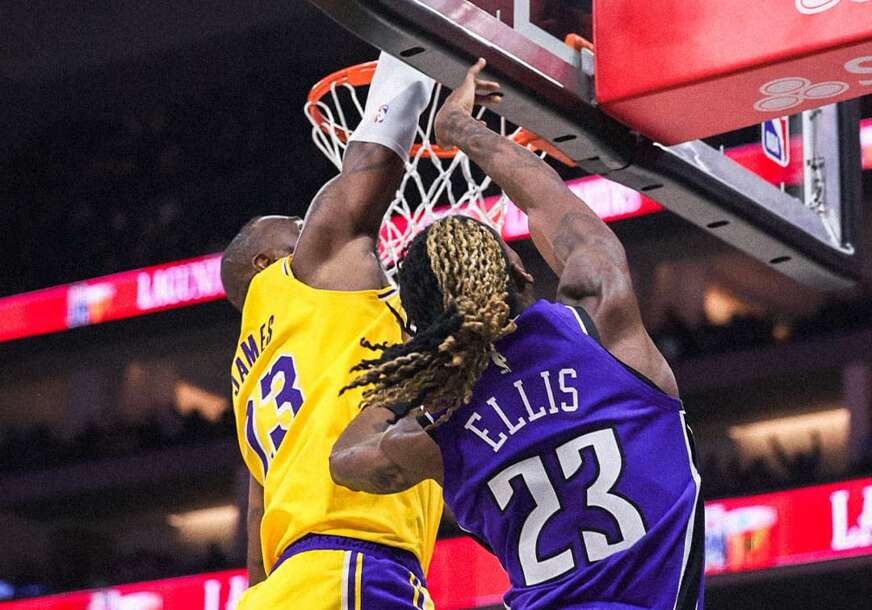 (VIDEO) Lebron zasmijao sve nakon istorijskog rekorda "Sigrači su me odje*ali i rekli da sam mator"