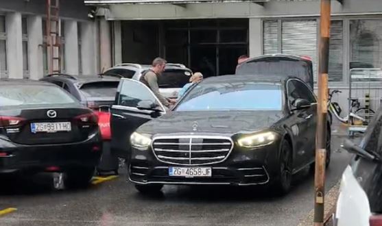 lepa brena izasla iz bolnice