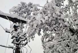 „Otklonjeni kvarovi u 6 lokalnih zajednica“ Radnici „Elektrokrajine“ na terenu, evo u kojim opštinama još nema struje