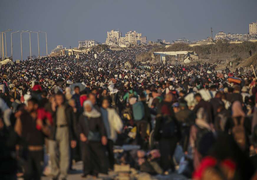 (FOTO) "MISLIO SAM DA SE NIKADA NEĆU VRATITI" 300.000 protjeranih Palestinaca stiglo do sjevera Gaze