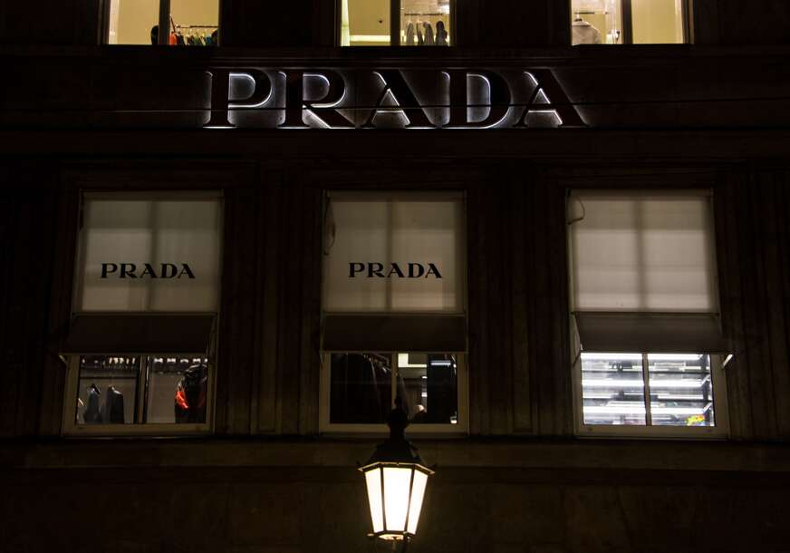 Nekada nezamislivo, sada vrlo moguće: "Prada" cilja na "Versace", na pomolu najveća akvizicija