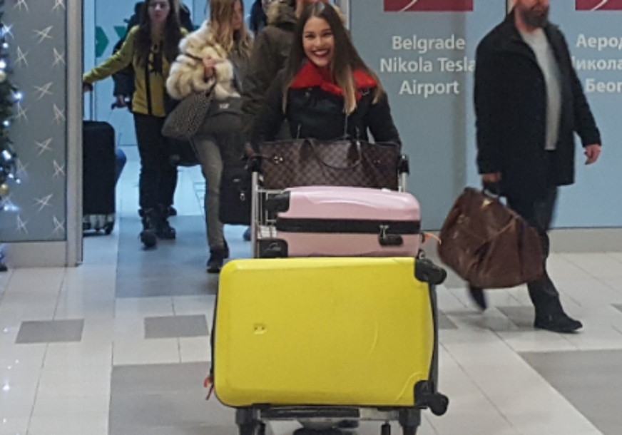 (FOTO) Danas je poseban dan za LJEPOTICU IZ ŠPANIJE: Prije 7 godina doselila se u Srbiju, udala se za ovog glumca i POSTALA MAMA