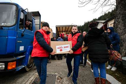 (FOTO) m:tel ponovo u akciji humanosti: „Niste sami, imate prijatelje“ u Glamoču i Bosanskom Grahovu