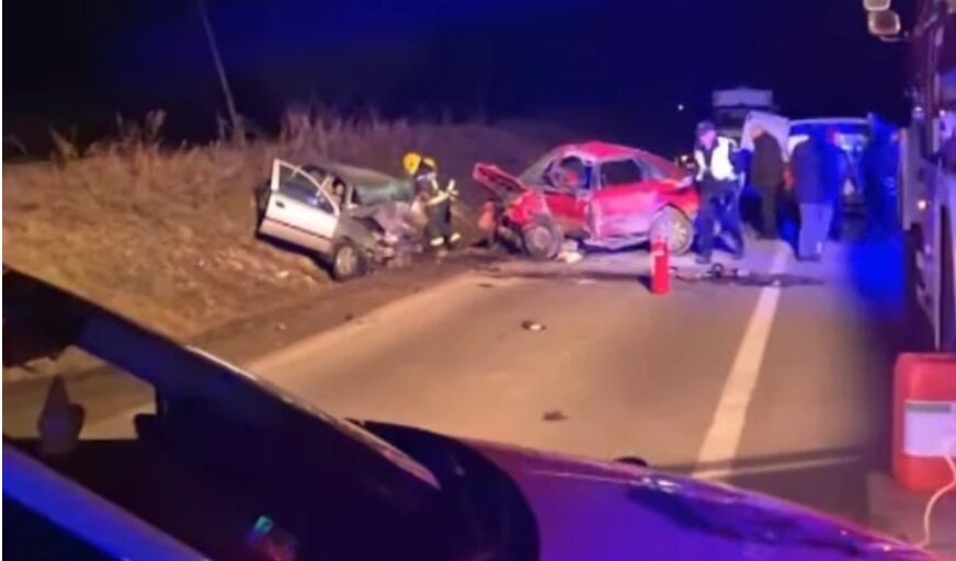 (VIDEO) VOZILA POTPUNO SMRSKANA Tri osobe poginule, prvi snimak jezive saobraćajne nesreće