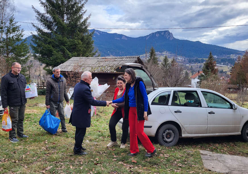 uručivanje pomoći porodici Aleksandra Šarančića