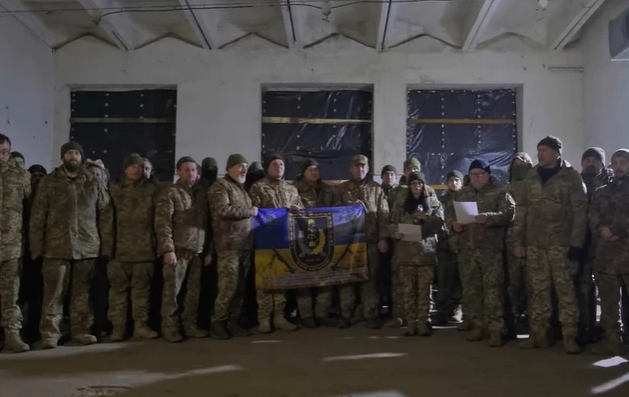 (VIDEO) "Nismo predali nijednu poziciju"  Ukrajinski bataljon obratio se iz grada gdje se vodi PAKLENA BITKA direktno vojnom vrhu