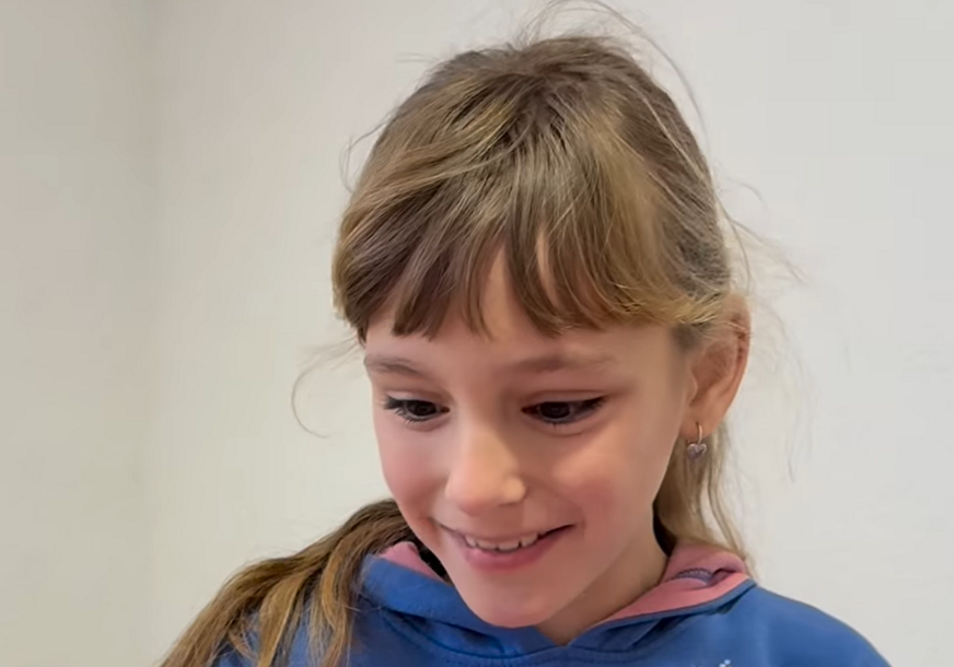 (VIDEO) Hladne daske zamijenio krevet, konačno ima i kupatilo: Osmijeh i zahvalnost DJEVOJČICE NIKOLINE iz Bosanske Bojne vrijedi sve na svijetu