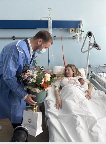 darivanje prve bebe u novoj godini u Srpkoj