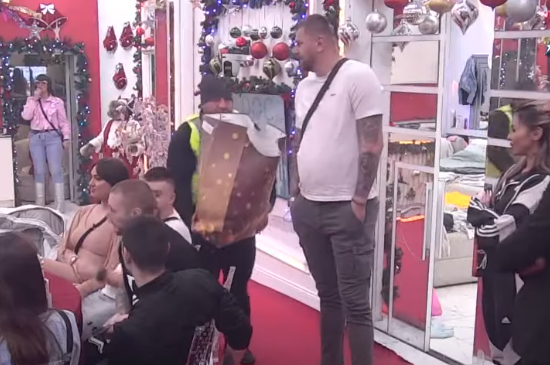 (VIDEO) JANJUŠ UŠAO U "ELITU" Učesnici u šoku, on prvo prišao Aneli