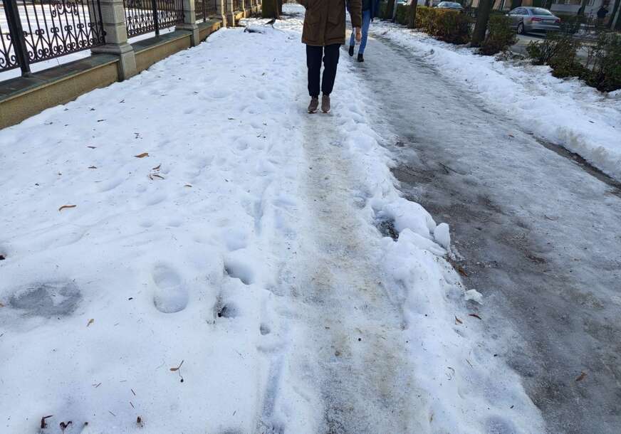 Probajte da hodajte kao pingvin: 5 caka da ne padnete na ledu, a uz petu garantovano ostajte na nogama