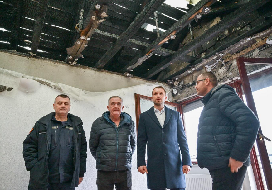 (FOTO) "Banjaluka je grad koji se saosjeća" Stanivuković obišao porodicu Kavić kojoj je IZGORIO KROV KUĆE