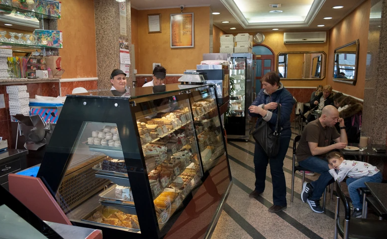 (FOTO) Sud priznao njene opravdane razloge: Prodavačica kasnila na posao 8 puta, a onda je DOBILA OTKAZ