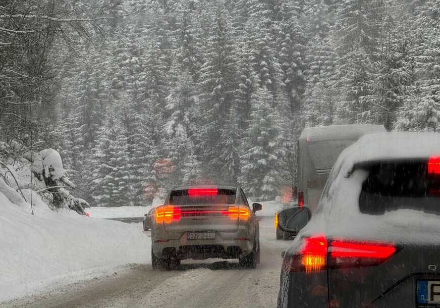 otežan saobraćaj zbog snijega na putu Pale - Jahorina
