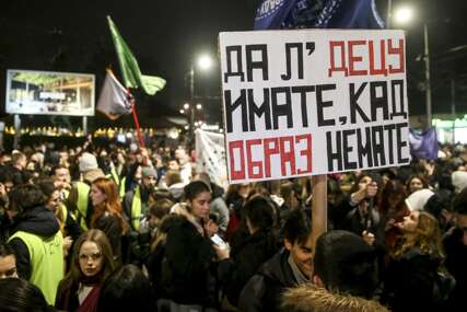(VIDEO) "Ko nije nezadovoljan i ko nije neoštećen taj nije živio u Srbiji proteklih 10 godina" Student kojeg su napale pristalice SNS imao jasnu poruku pred skup na Vidovdan