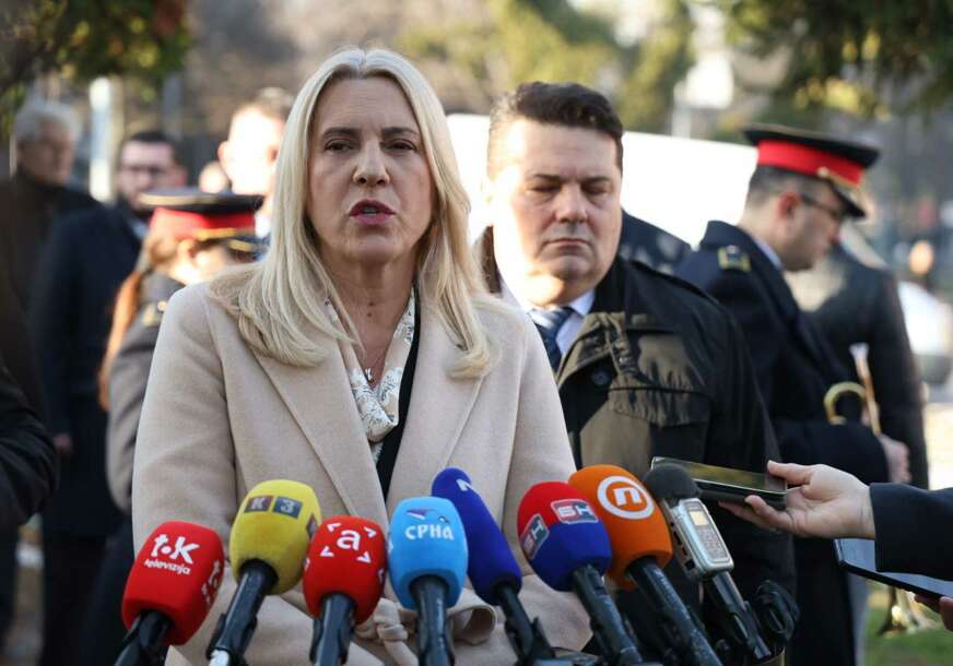 "Današnja sloboda je skupo plaćena" Cvijanovićeva na polaganju vijenaca na groblju Sveti Pantelije povodom Dana Republike