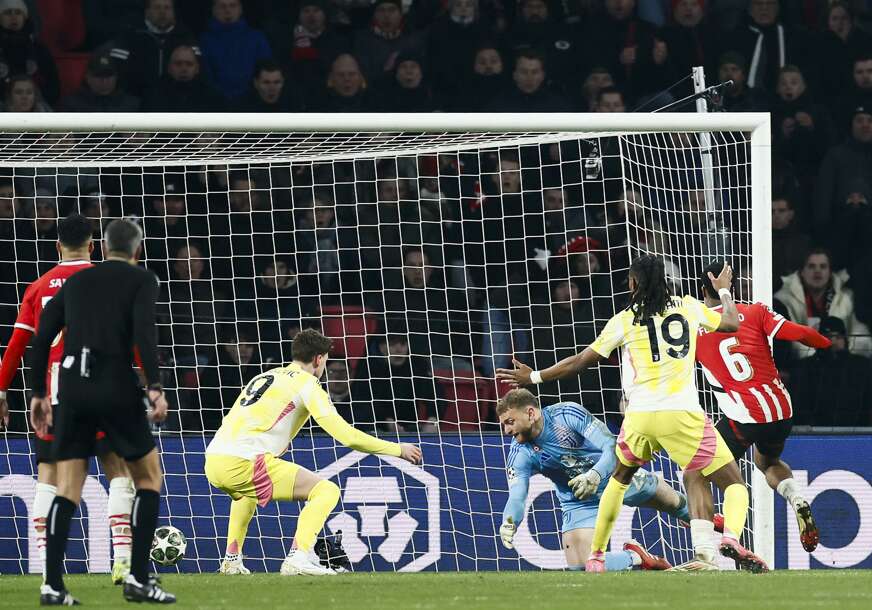 Flamingov gol eliminisao Juventus: Vlahovićeva lopta odsjela na stativi PSV