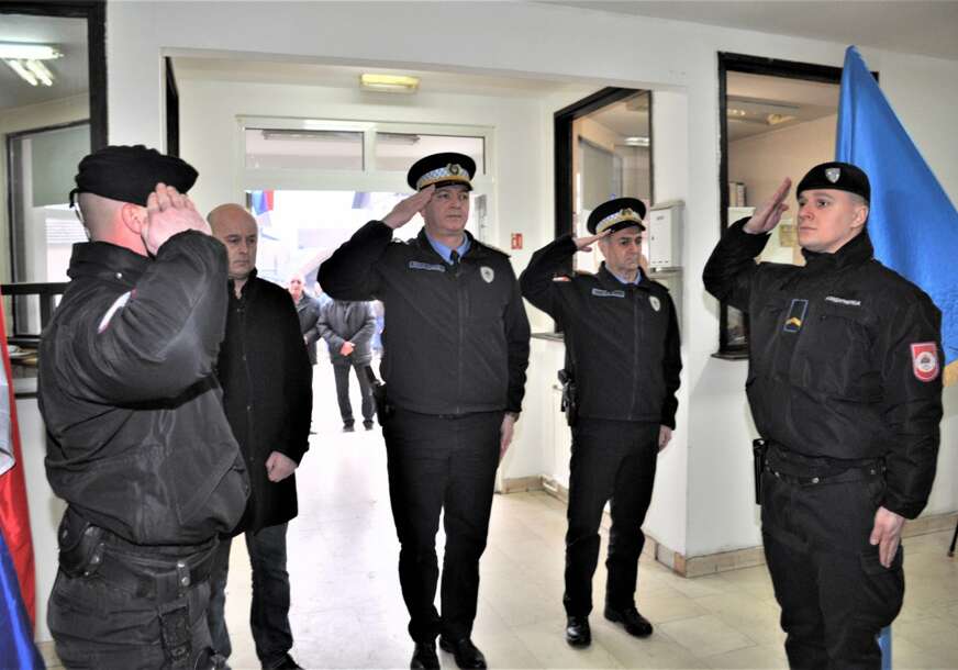 (FOTO) Održan parastos i položeno cvijeće: Obilježena godišnjica stradanja prijedorskih policajaca