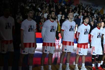 (FOTO) Sjajna poruka iz Niša: Igrači Crvene zvezde i Partizana pokazali humanost pred početak derbija
