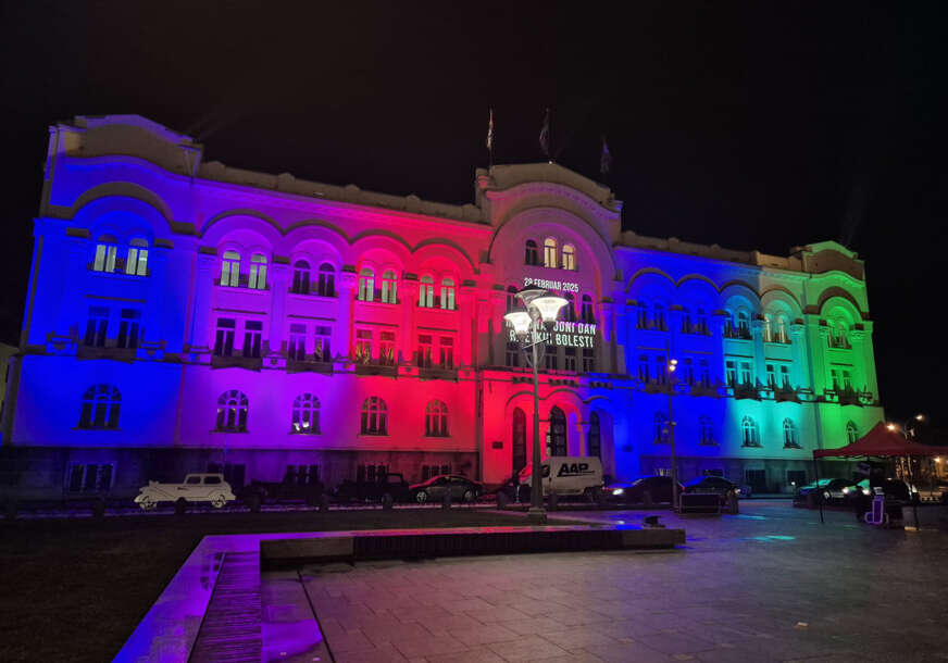 "Zajedno možemo IZGRADITI SVIJET u kojem niko nije zaboravljen" Gradska uprava u Banjaluci osvijetljenja u bojama RIJETKIH BOLESTI