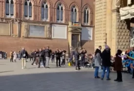 (VIDEO) GROBARI OKUPIRALI BOLONJU Ore se Partizanove pjesme u Italiji, igrače crno-bijelih ponovo očekuje "domaćinska" atmosfera