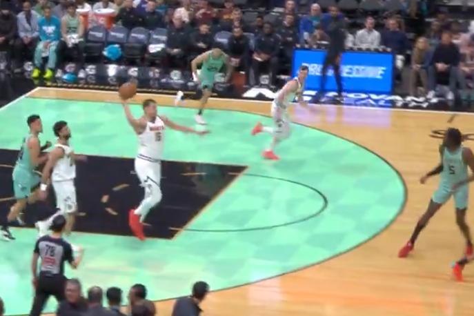 (VIDEO) KAKAV POTEZ SRBINA Jokić asisitirao preko cijelog terena, pa oduševio NBA ligu svojim potezom