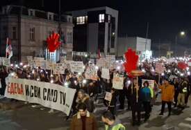 (FOTO) DRAMA NA PROTESTIMA Povrijeđeno 6 osoba, žena zadržana zbog potresa mozga