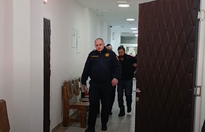 (VIDEO, FOTO) UDAVIO SUPRUGU I SINA DOK SU SPAVALI Predložen pritvor za Emira Selimovića, dvostruki ubica se BRANIO ĆUTANJEM
