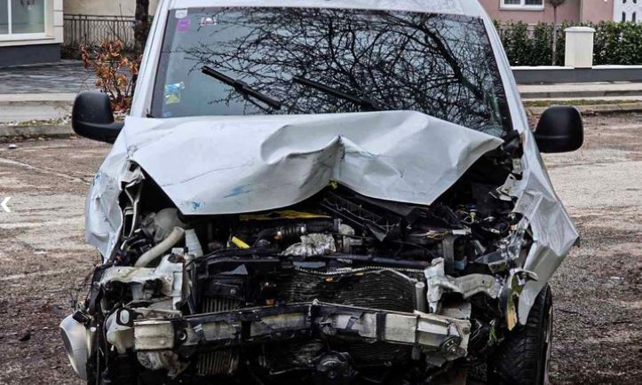 (FOTO) Dvije osobe poginule, četiri povrijeđene:  Detalji stravične NESREĆE U BIJELJINI, vozila zgužvana kao limenke