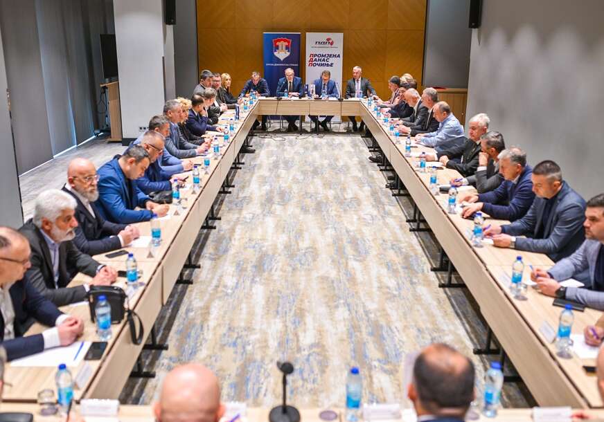 (FOTO) "Jedinstveni u odbrani od POLITIČKOG PUČA" Stanivuković nakon današnjeg sastanka opozicije u Srpskoj