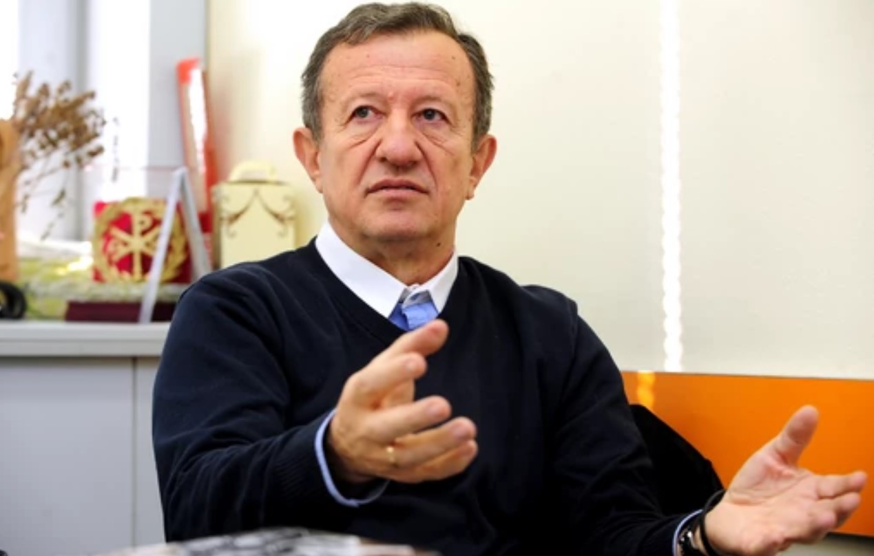 Voditelj Žika Šarenica rođen sa 6 PRSTIJU NA OBJE RUKE