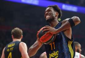 Hejs Dejvis srušio Parižane: Fenerbahče u triler završnici upisao bitan trijumf