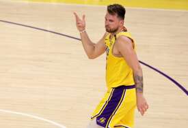(VIDEO) Dončić i Lebron nisu mogli ništa: Bulsi deklasirali Lejkerse u Los Anđelesu